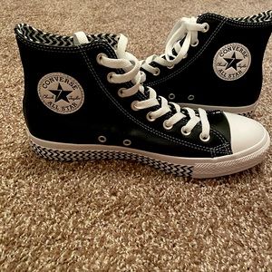 Converse Zig Zag Sole Size 9M